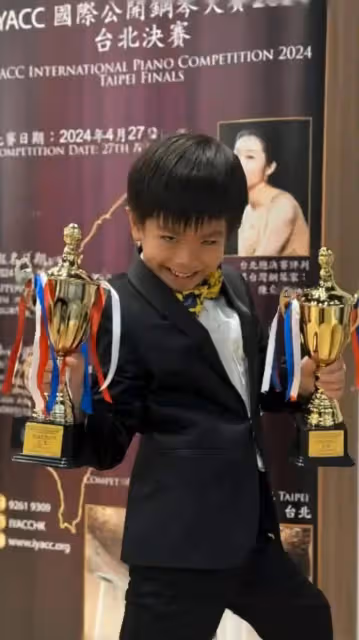 優秀!TVB小生黎諾懿兒子鋼琴比賽奪冠,會多國語言兼具豪門氣質
