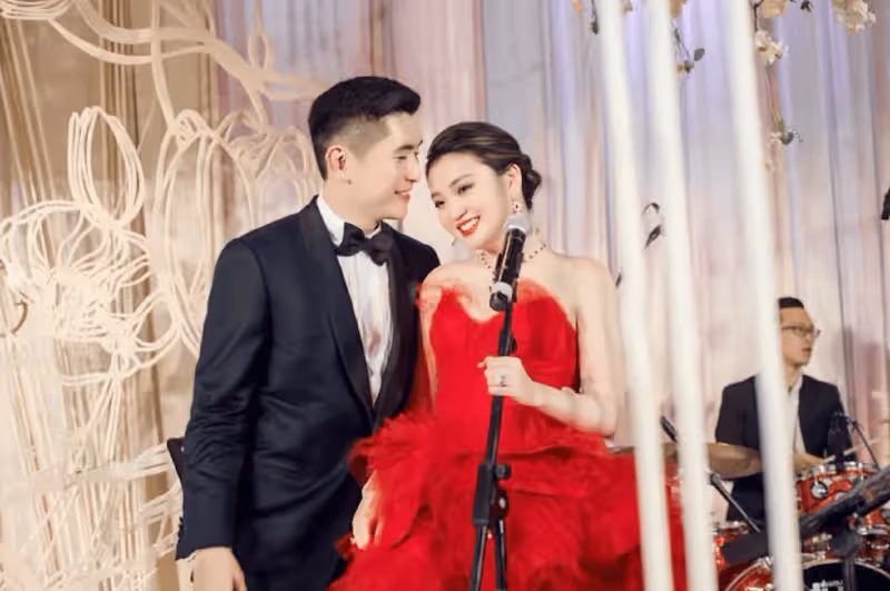 恭喜!香港百億名媛李嘉穎產子,和帥氣老公結婚六年連生三個兒子