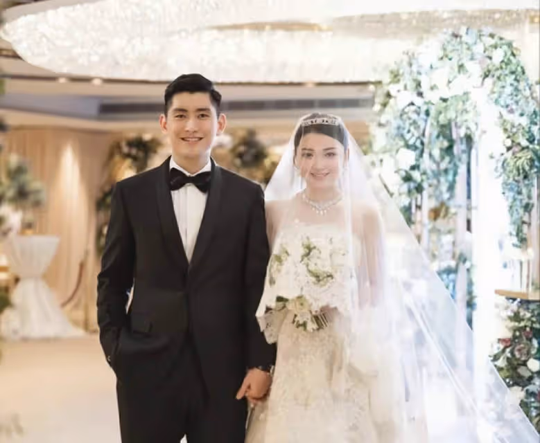 恭喜!香港百億名媛李嘉穎產子,和帥氣老公結婚六年連生三個兒子