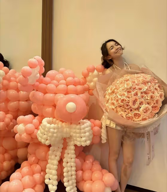 TVB小花陳若思憑《新聞女王》出圈,撞臉楊丞琳,生日收百朵玫瑰