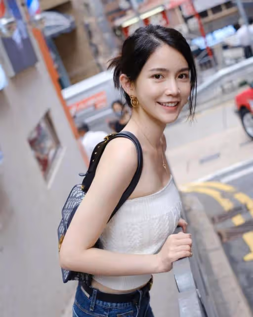 TVB小花陳若思憑《新聞女王》出圈,撞臉楊丞琳,生日收百朵玫瑰