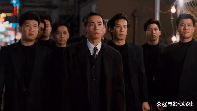 陳小春新劇惹爭議,因資金問題全面停工,百名演員慘遭連累