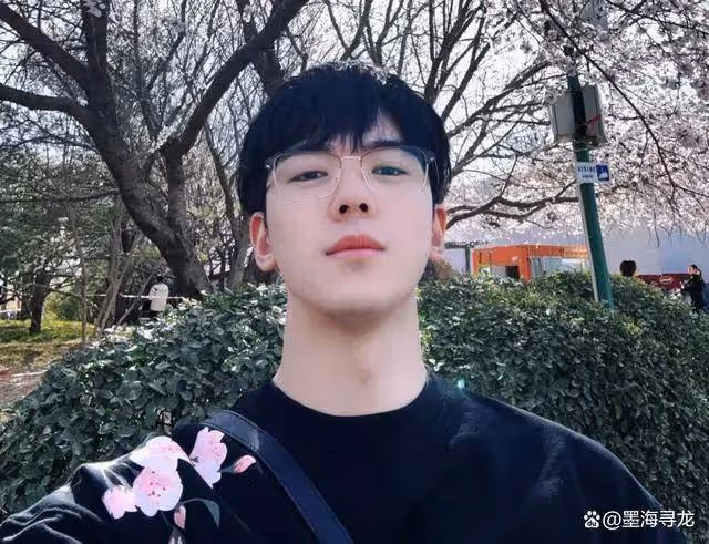 仝卓欠工作室2萬餘元被發文討債,曾因高考舞弊被封殺