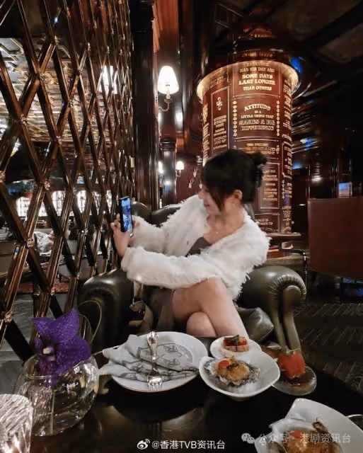 TVB王菲與唱片公司太子爺戀得火熱!大合照洩蜜關係不言而喻