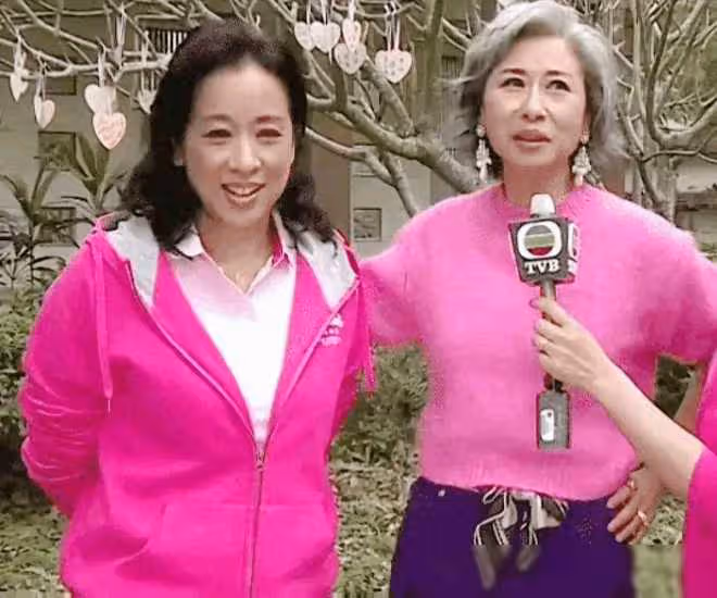 62歲葉倩文與65歲朱玲玲同框亮相,引網友熱議:難以置信!