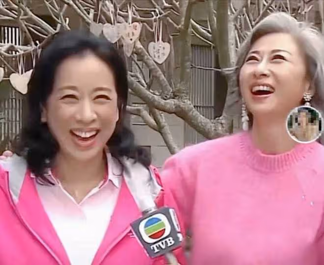 62歲葉倩文與65歲朱玲玲同框亮相,引網友熱議:難以置信!