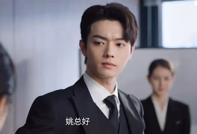 楊紫主演,上星央視,看到對打的《城中之城》的陣容,這次懸了!