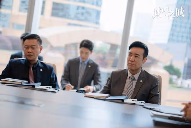 楊紫主演,上星央視,看到對打的《城中之城》的陣容,這次懸了!