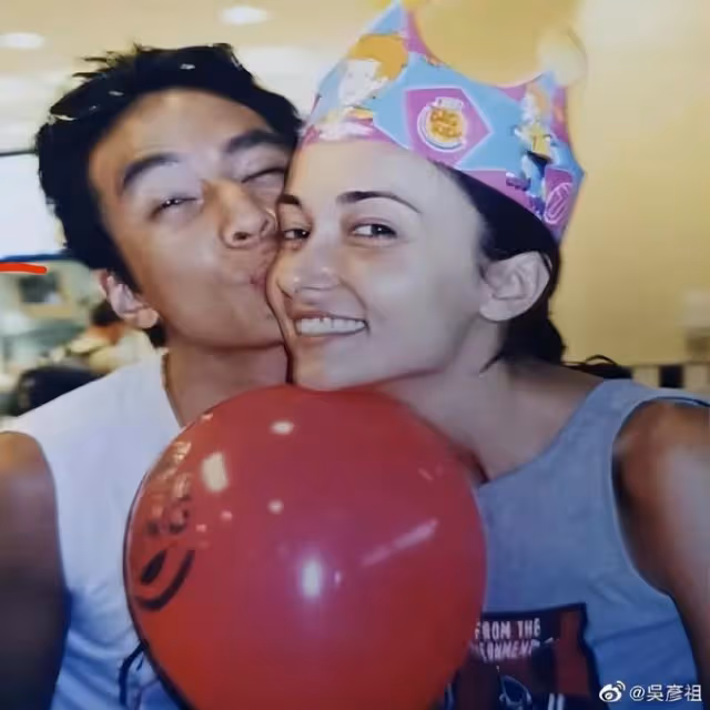 吳彥祖慶祝結婚14周年，親手為愛妻Lisa做蛋糕：沒有你我活不下去