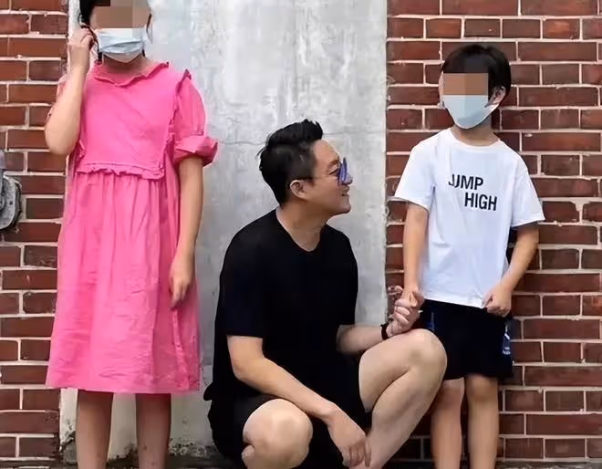 汪小菲正式公開未婚妻合照，兩人摟肩對視甜笑，夫妻相很濃
