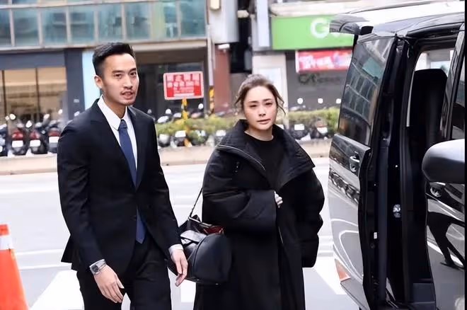 賴弘國的空姐妻子懷二胎，曬B超單報喜，全家人迎接龍寶寶