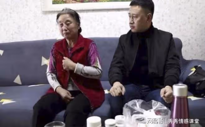 外孫女搶孫子的香腸，我打了外孫女一巴掌，女婿斷了我的生活費
