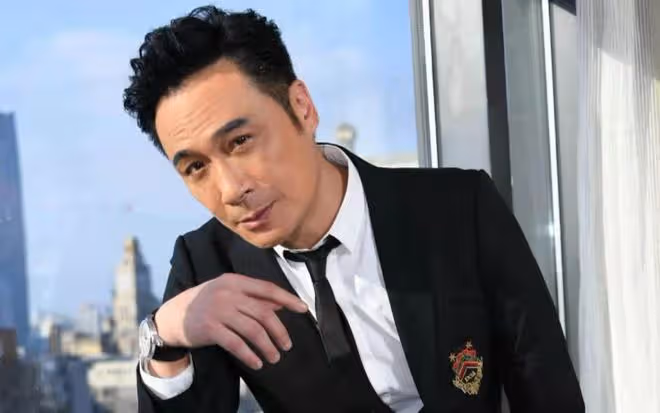 吳鎮宇嚴肅教育玩梗兒子費曼，家庭教育引發熱議