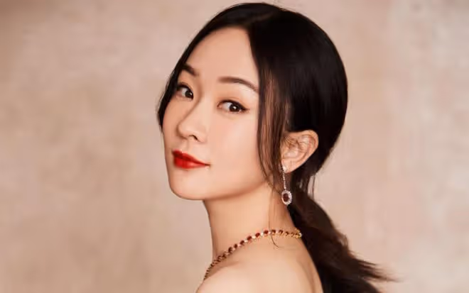 霍思燕帶倆娃現身醫院，女兒再度曝光引關注