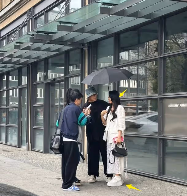 56歲伊能靜德國被偶遇，生圖臉僵仍被誇像29歲，手背卻暴露年齡！