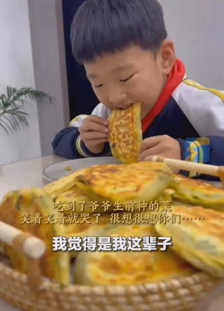 吃上爺爺種的韭菜了！女子清明回老宅，發現去世10年爺爺種的韭菜