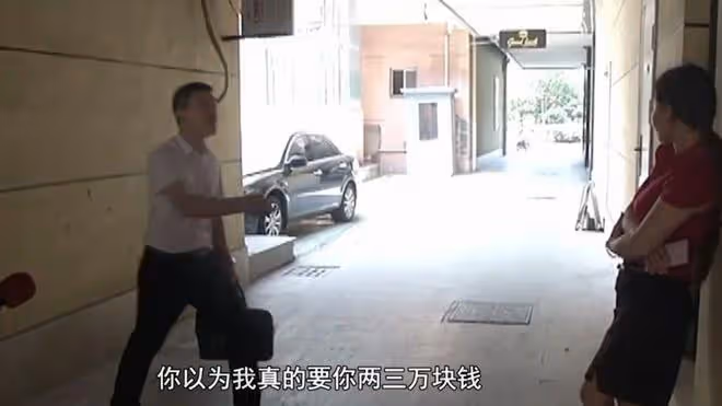 丈夫賣房救母，遭到前妻反對，直言：孩子和房子都不是你的