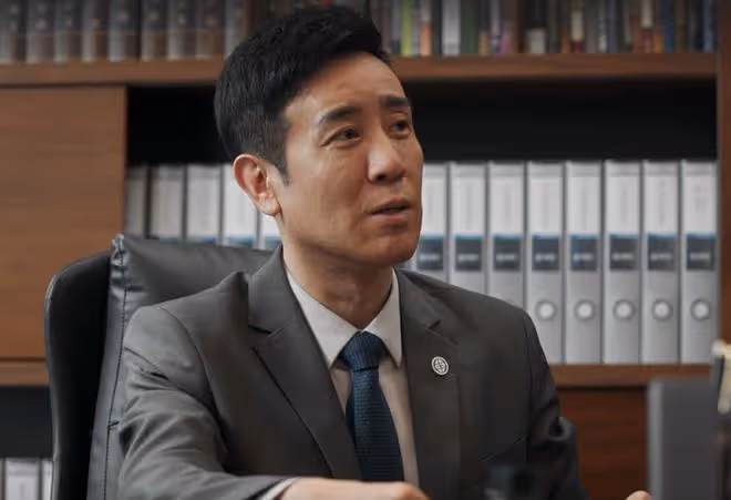 《城中之城》首播：拋妻棄子的蘇見仁，才是最精明的人？害慘趙輝