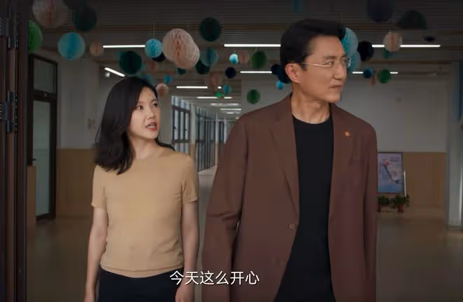 《城中之城》直到謝致遠知道周琳是蘇見仁的人，才知自己被利用了