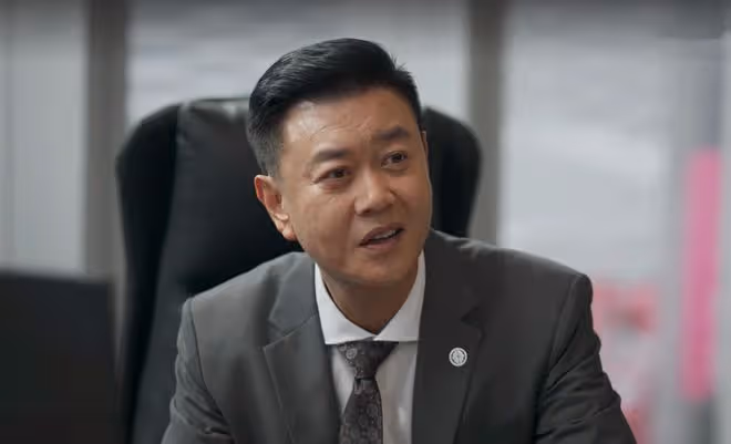 《城中之城》直到謝致遠知道周琳是蘇見仁的人，才知自己被利用了