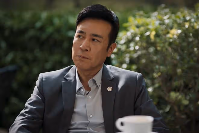《城中之城》直到鋃鐺入獄，趙輝才知道，最危險的敵人一直在身邊