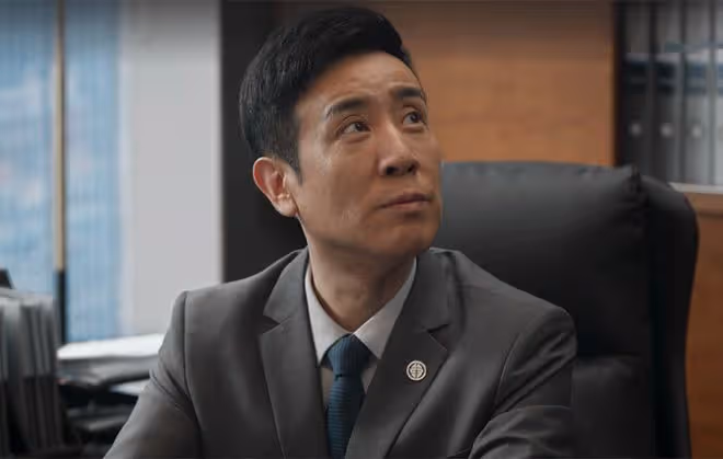 《城中之城》直到鋃鐺入獄，趙輝才知道，最危險的敵人一直在身邊
