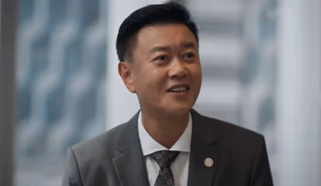 《城中之城》首播：趙輝遭三方圍獵，老同學出手，徒弟陶無忌最狠