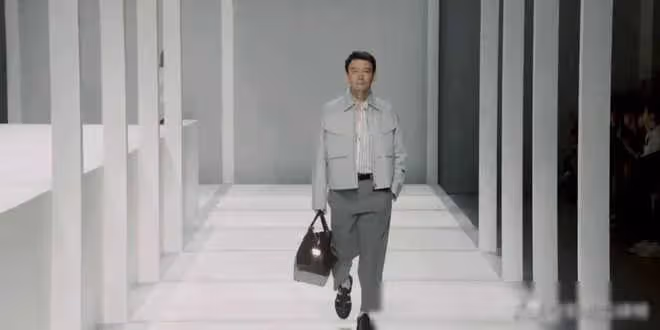 《郭帆為新作走秀化緣，引發關注》