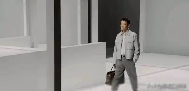 《郭帆為新作走秀化緣，引發關注》