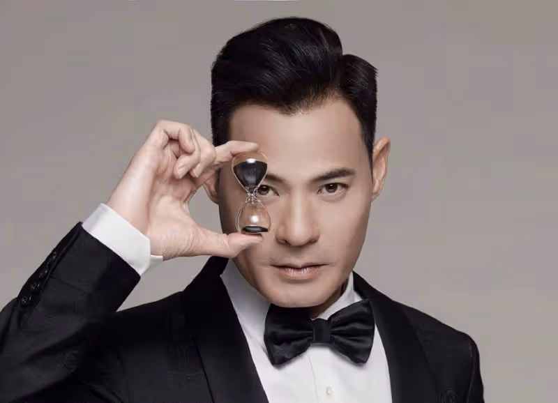56歲TVB知名男星黃智賢,為新劇練出六塊腹肌,結婚多年堅持丁克