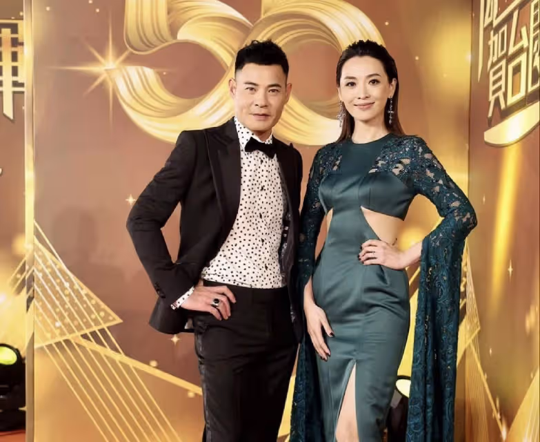 56歲TVB知名男星黃智賢,為新劇練出六塊腹肌,結婚多年堅持丁克