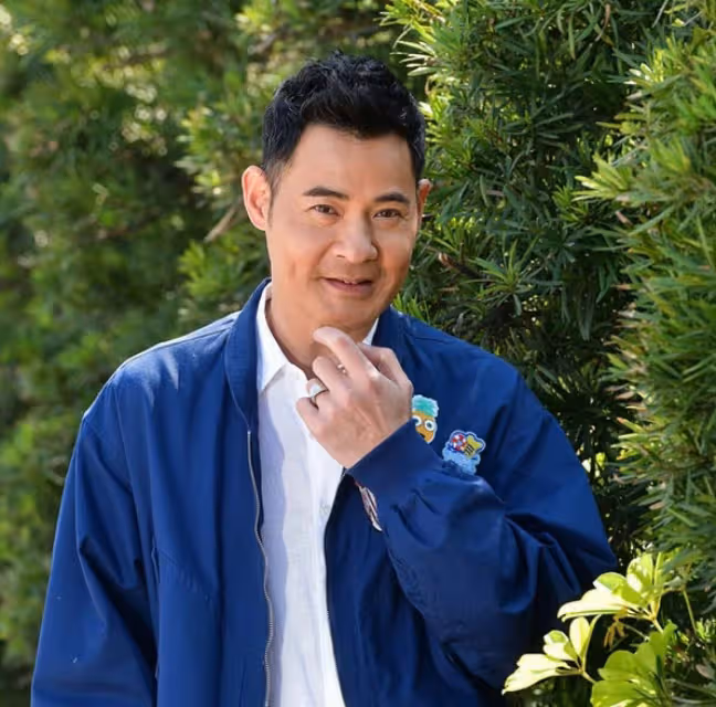 56歲TVB知名男星黃智賢,為新劇練出六塊腹肌,結婚多年堅持丁克
