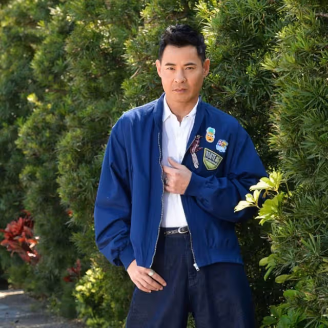 56歲TVB知名男星黃智賢,為新劇練出六塊腹肌,結婚多年堅持丁克