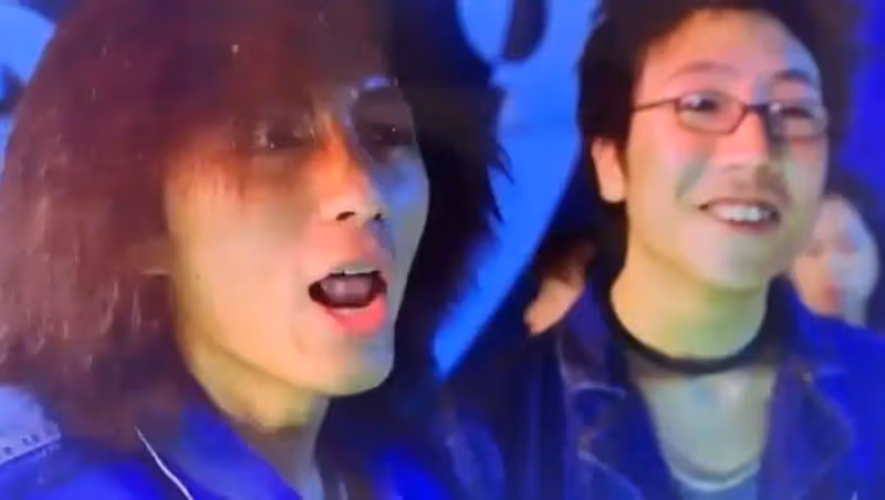 TVB當家小生年輕照片酷似鄭伊健，兩人曾合作電影，如今當爸爸生活幸福
