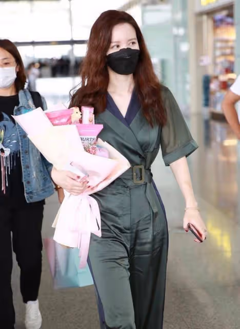 《乘風破浪的姐姐》機場火力全開!金晨張含韻女團風慘被張萌秒殺