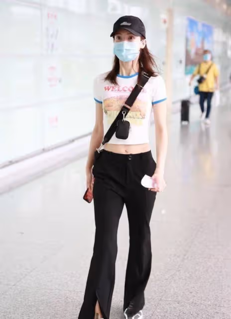 《乘風破浪的姐姐》機場火力全開!金晨張含韻女團風慘被張萌秒殺