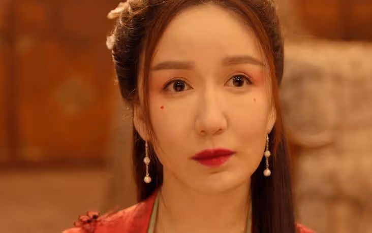 實力派跌下神壇！35歲婁藝瀟沒翻紅就翻車，觀眾：直接露肉就行了
