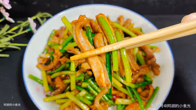 這菜3塊一把,卻還是天然「殺菌菜」!大火快炒一盤,嘗鮮好營養、特脆嫩