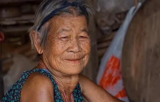 把姨婆婆接來養老，老太太哭了，她說要把農村的房子給我，好開心