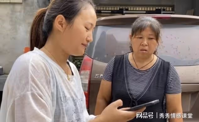 借給二姨300元3年未還，趕集看到二姨在賣菜，母親卻趕緊躲開