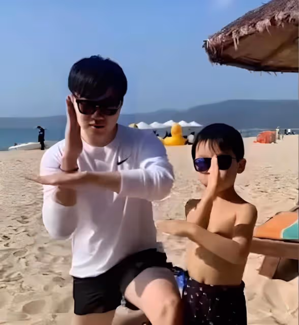 男子追到上司開啟姐弟戀，婚後賺得少變全職奶爸：家庭最堅強後盾
