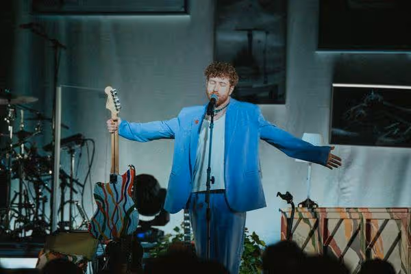 10億神曲吸周興哲合作！JP Saxe首度來台　Alexander 23想念臭豆腐