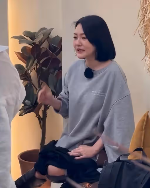 小S街頭錄節目被偶遇:真實狀態還是蠻漂亮的,勝過姐姐大S