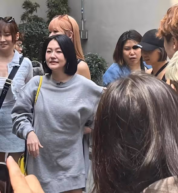 小S街頭錄節目被偶遇:真實狀態還是蠻漂亮的,勝過姐姐大S