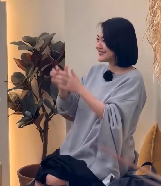 小S街頭錄節目被偶遇:真實狀態還是蠻漂亮的,勝過姐姐大S