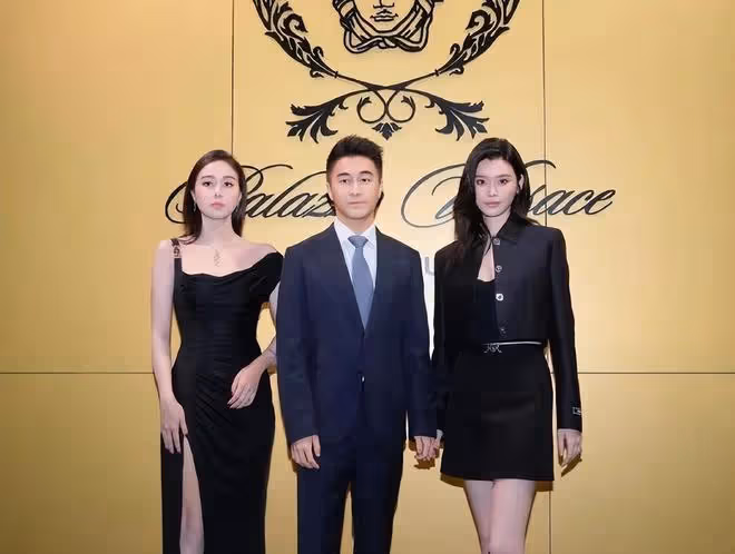 何超欣霍啟文同框出席活動,像一對豪門情侶,24歲何超欣又漂亮了