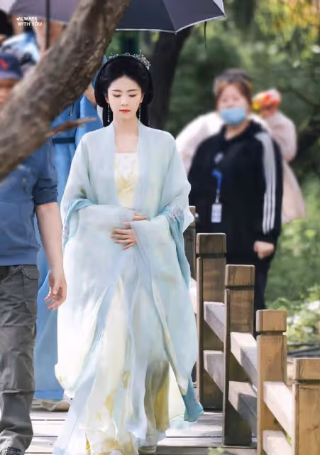 於正新劇來襲!女主仙氣飄飄男主是個美男子,只要劇情出彩就穩了