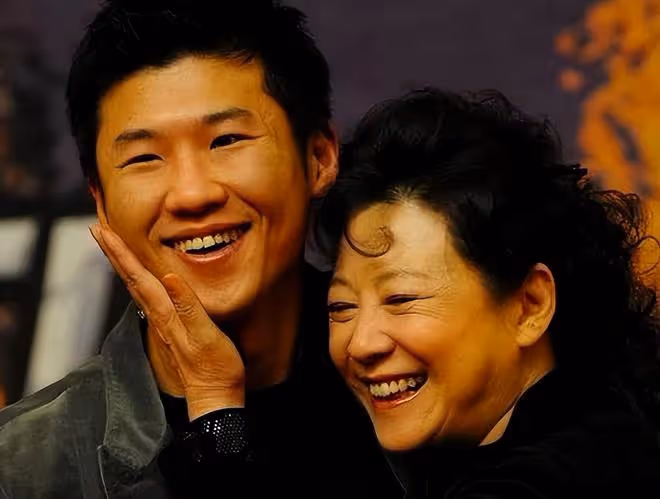 52歲於和偉對比45歲王驍,老天爺賞飯吃與科班畢業的演技一目了然