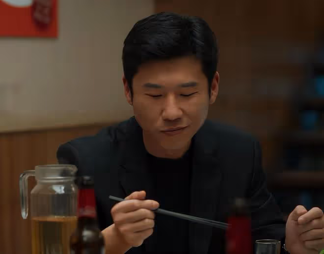 52歲於和偉對比45歲王驍,老天爺賞飯吃與科班畢業的演技一目了然