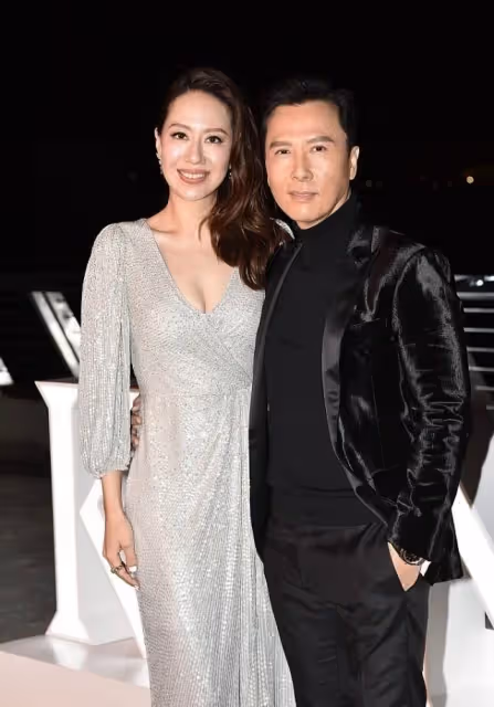 甄子丹妻子美得挺大方,骨架有點寬但模特身材仍在,穿透視裙好美